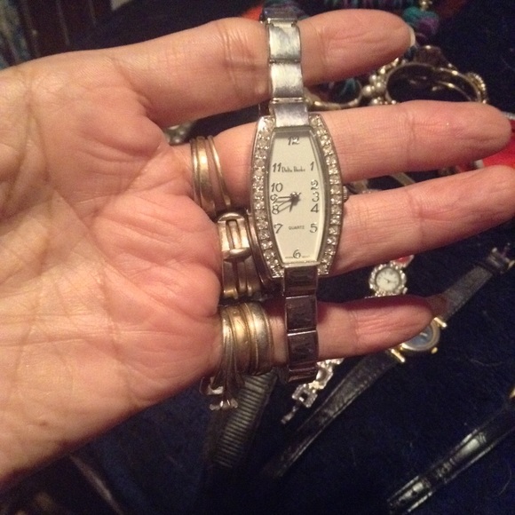 Final Price drop Delta Burke Crystal watch - Picture 2 of 7